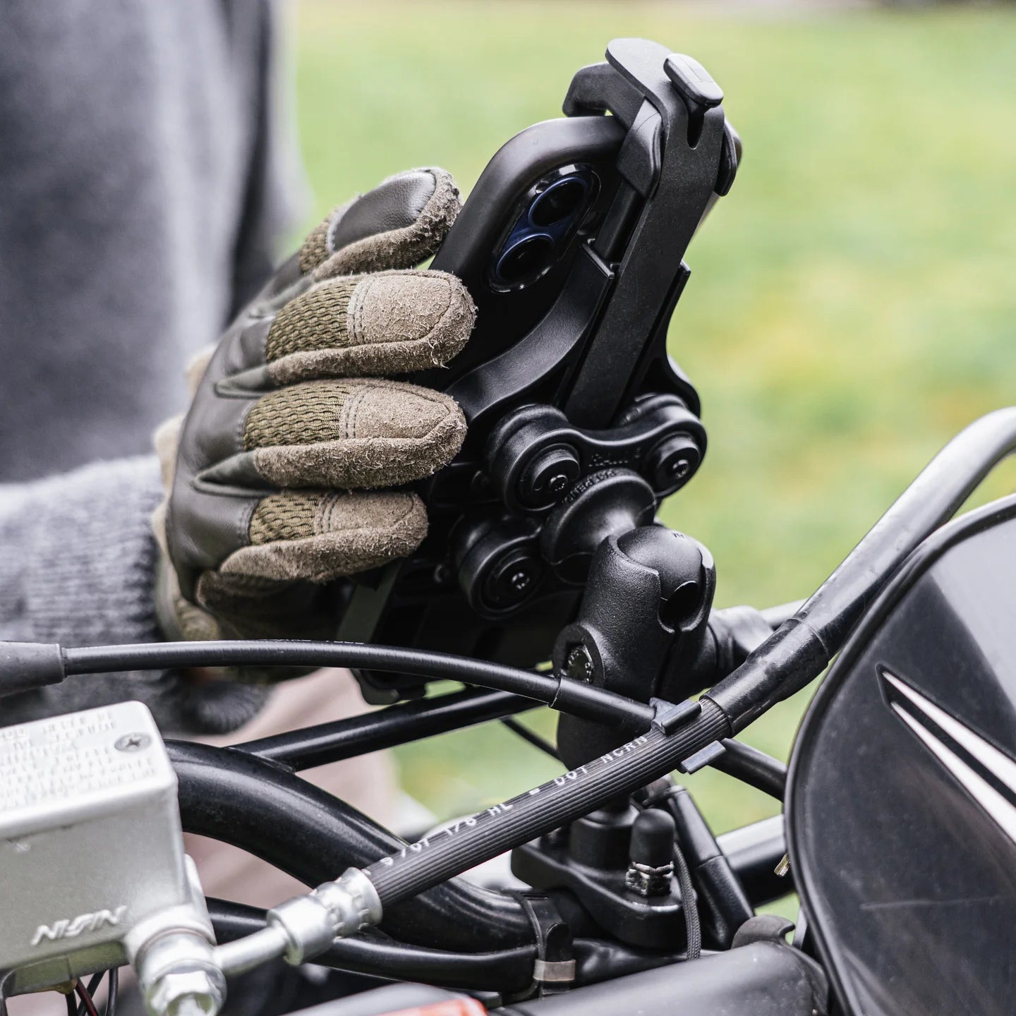 RAM® Quick-Grip™ Pro Phone Holder