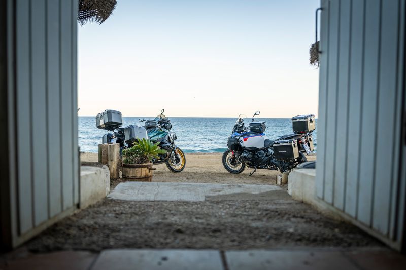 BMW R 1300 GS Adventure Ergonomics - TFT Display Anti-Theft Protection.