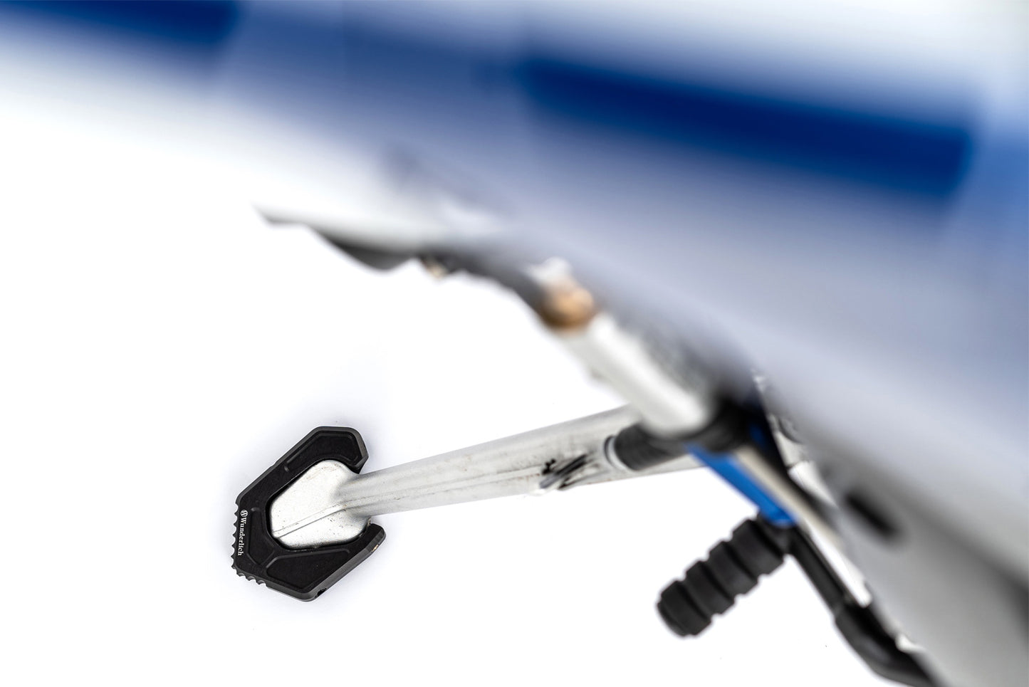 BMWS 1000 XR Ergonomics - Side Stand Enlargement