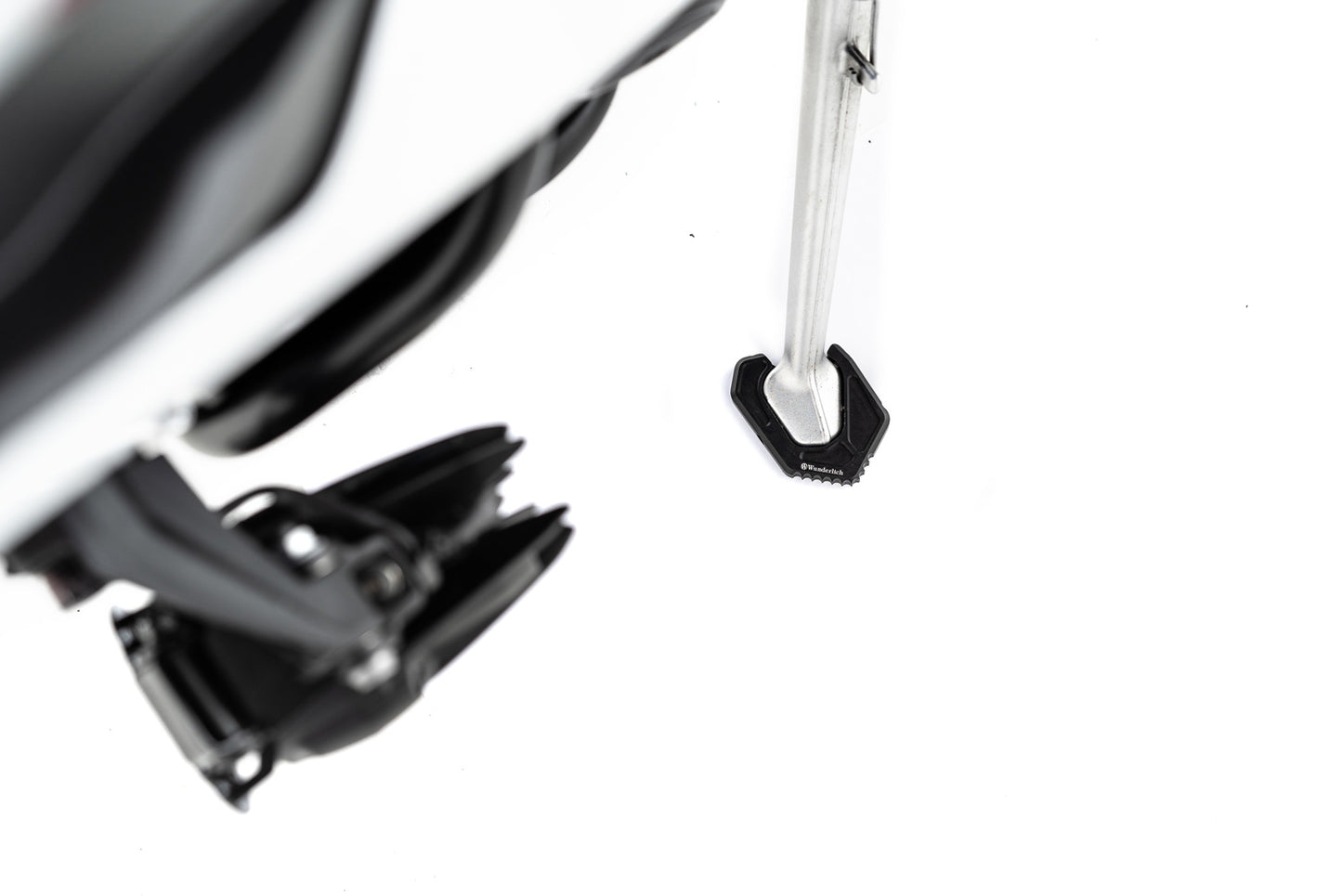 BMWS 1000 XR Ergonomics - Side Stand Enlargement