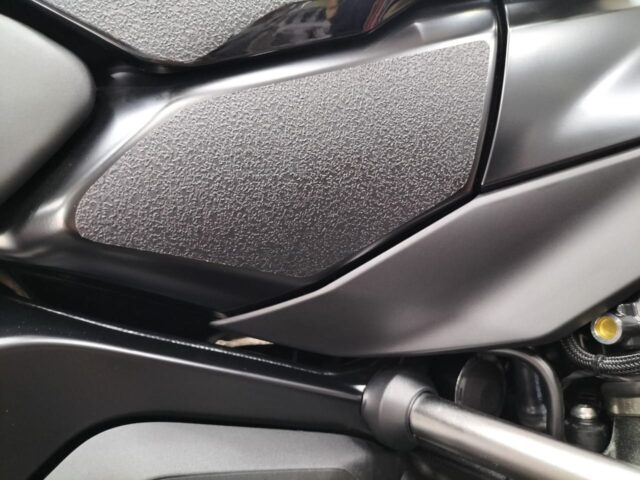 BMW R1300GS Ergonomics - Lower Side Panel