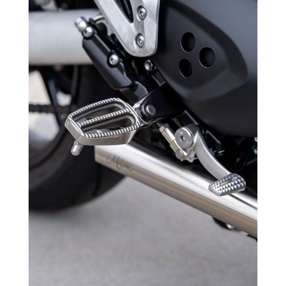 Triumph Bonneville Ergonomics - FootPegs (Ranger) Solo Rider Set