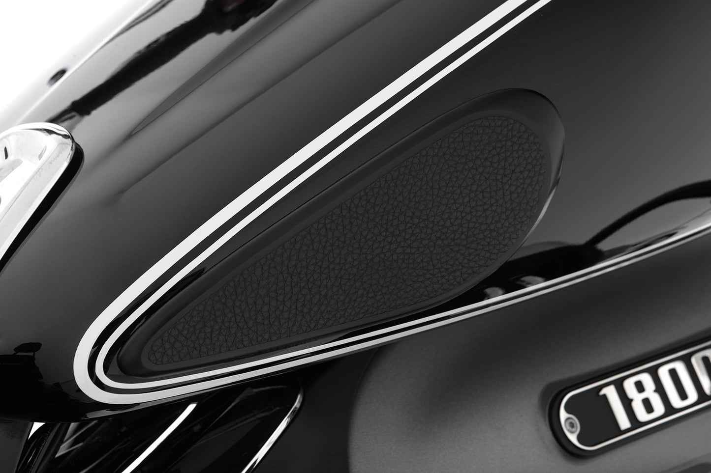 BMW R18 Ergonomics - Tank Pads