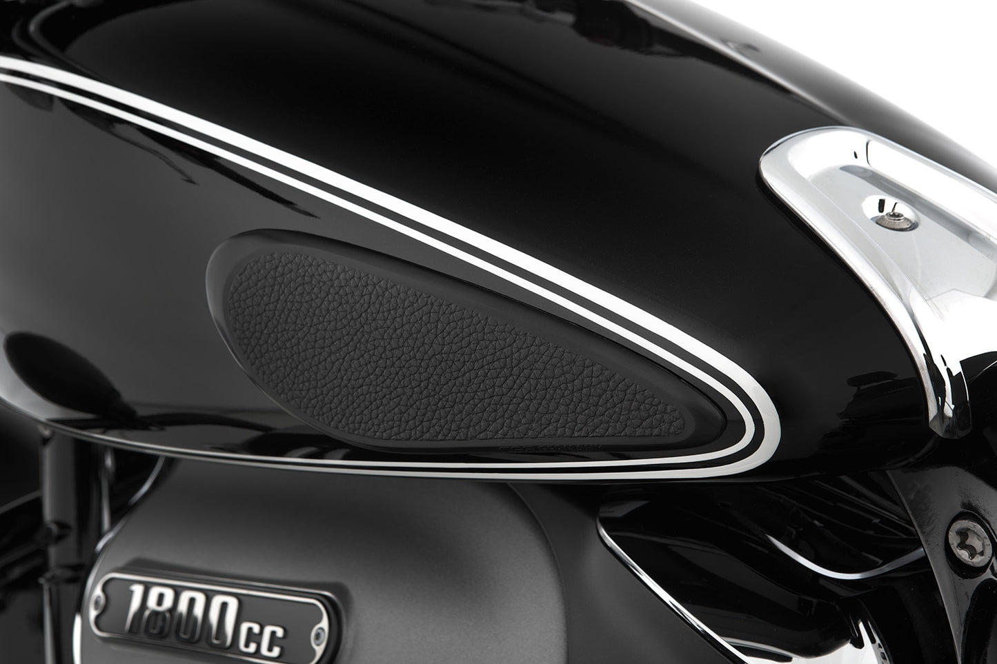 BMW R18 Ergonomics - Tank Pads
