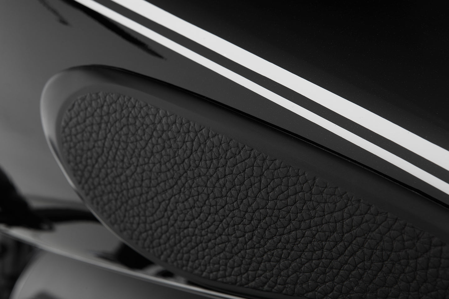 BMW R18 Ergonomics - Tank Pads