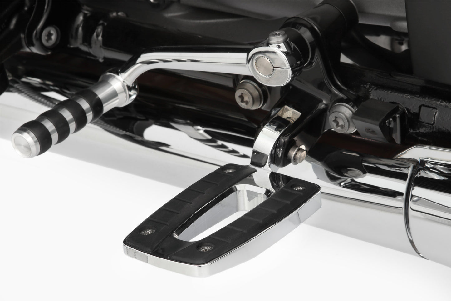 BMW R18 Ergonomics - Footpegs