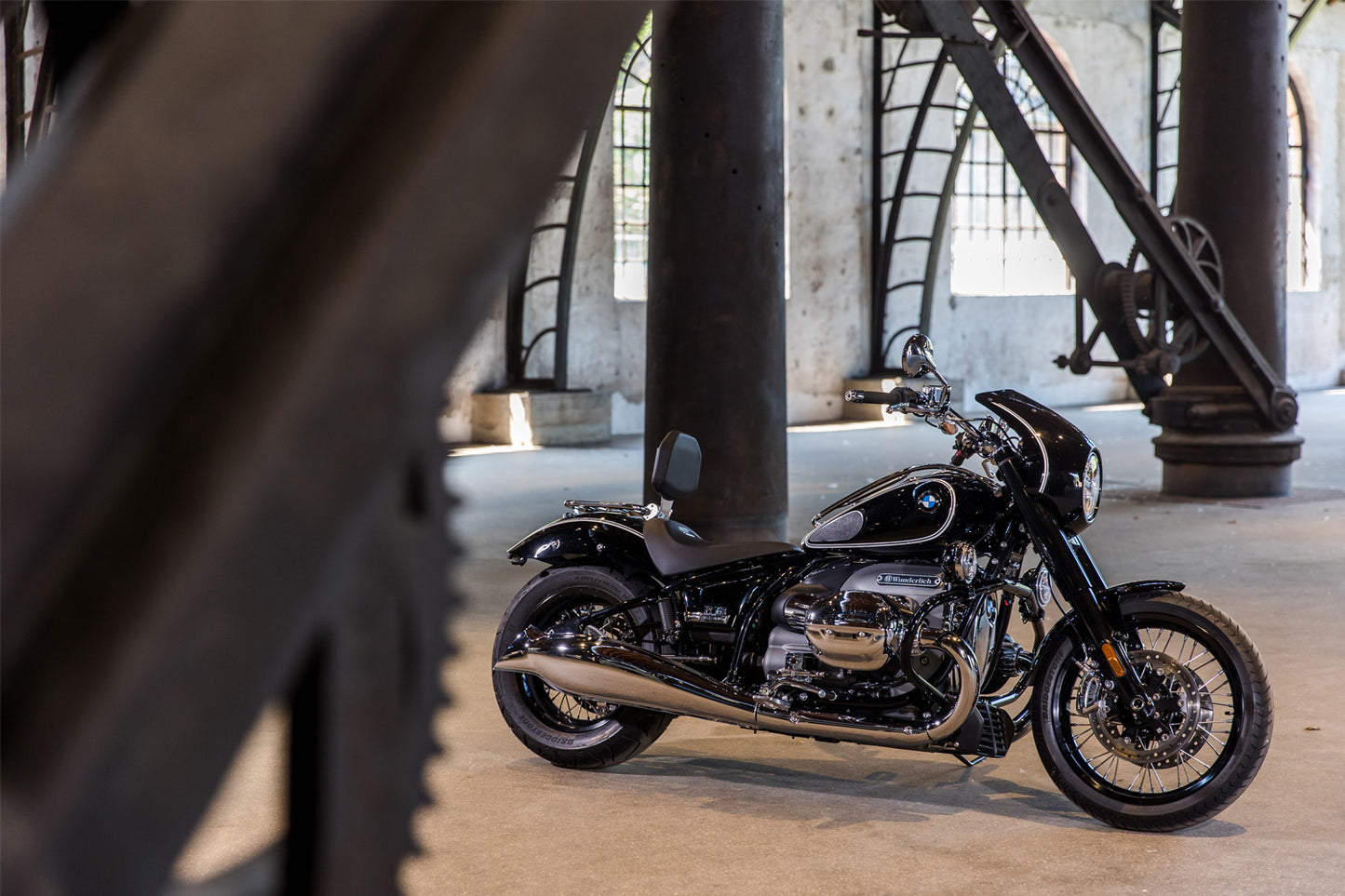 BMW R18 Ergonomics - Footpegs