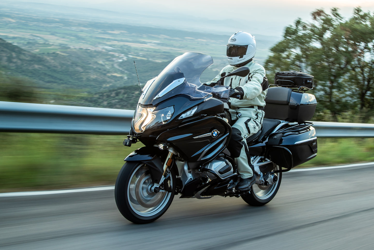BMW R1200 RT LC / R1250 RT Ergonomics - Footrest Lowering