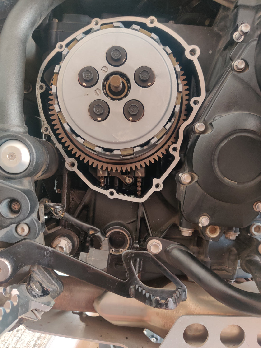 Clutch assembly of a bike