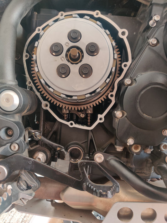 Clutch assembly of a bike