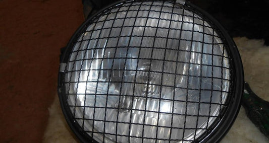 How to install the stone guard on your Bonneville, Thruxton / 7″ headlight