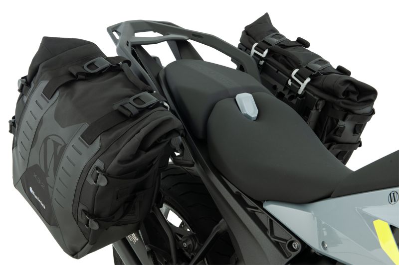 BMW  R 1300 R Luggage - X-BAG X32 with BMW luggage mount Set