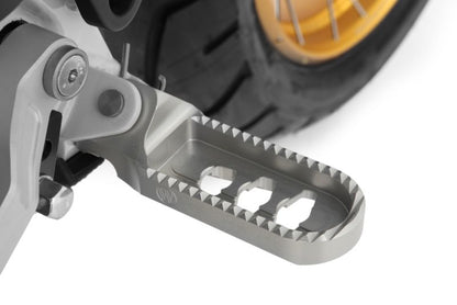 BMW R 1300 R Ergonomics - Lowering footrests ERGO-COMFORT