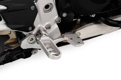 BMW R 1300 R Ergonomics - Lowering footrests ERGO-COMFORT