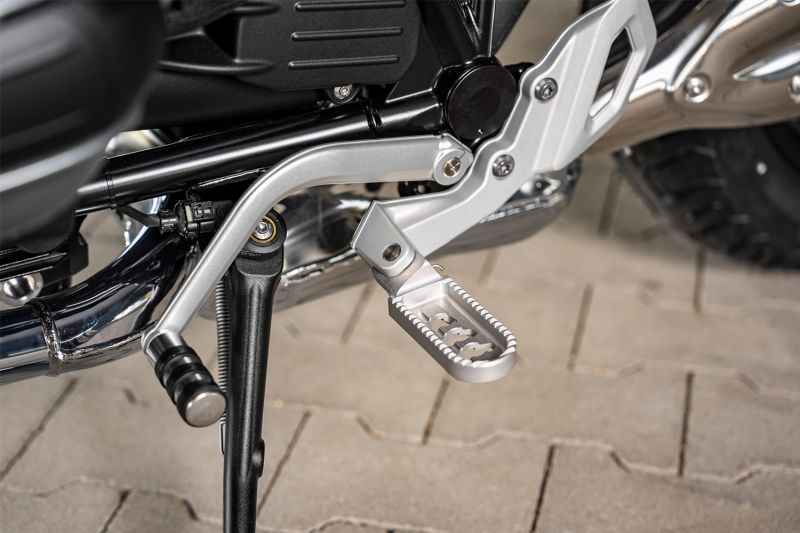 BMW R 1300 R Ergonomics - Lowering footrests ERGO-COMFORT