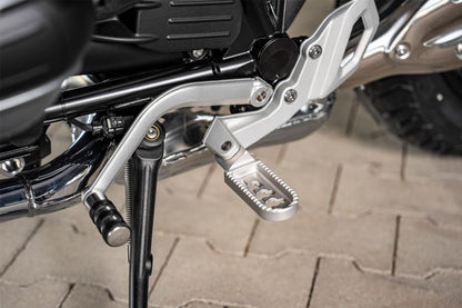 BMW R 1300 R Ergonomics - Lowering footrests ERGO-COMFORT