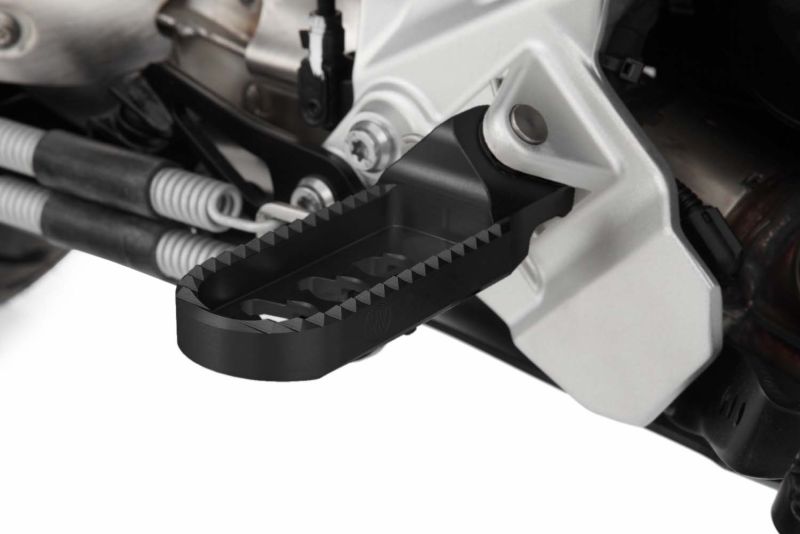 BMW R 1300 R Ergonomics - Lowering footrests ERGO-COMFORT