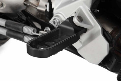 BMW R 1300 R Ergonomics - Lowering footrests ERGO-COMFORT