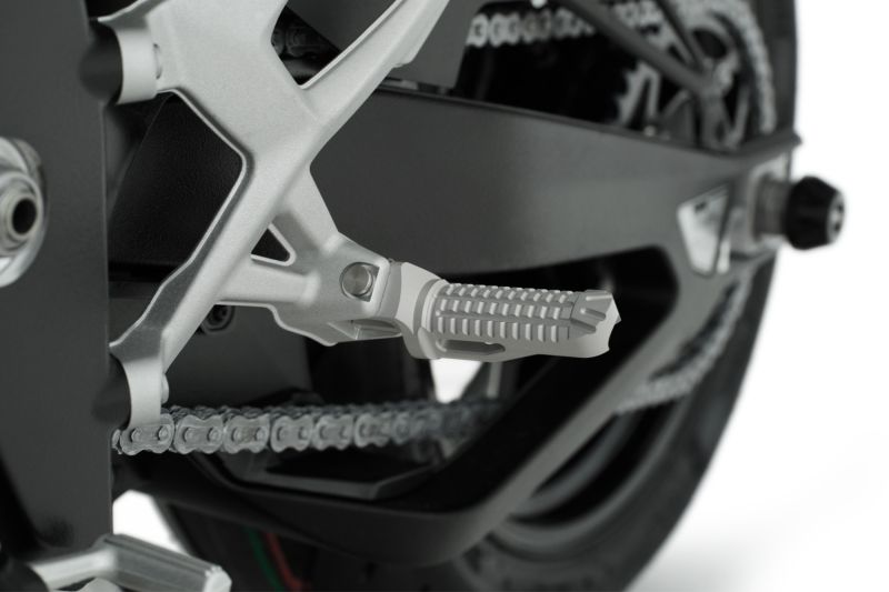 BMW M 1000 R Ergonomics - Lowering footrests ERGO-COMFORT