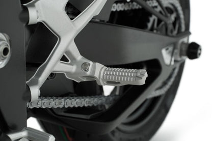 BMW M 1000 R Ergonomics - Lowering footrests ERGO-COMFORT