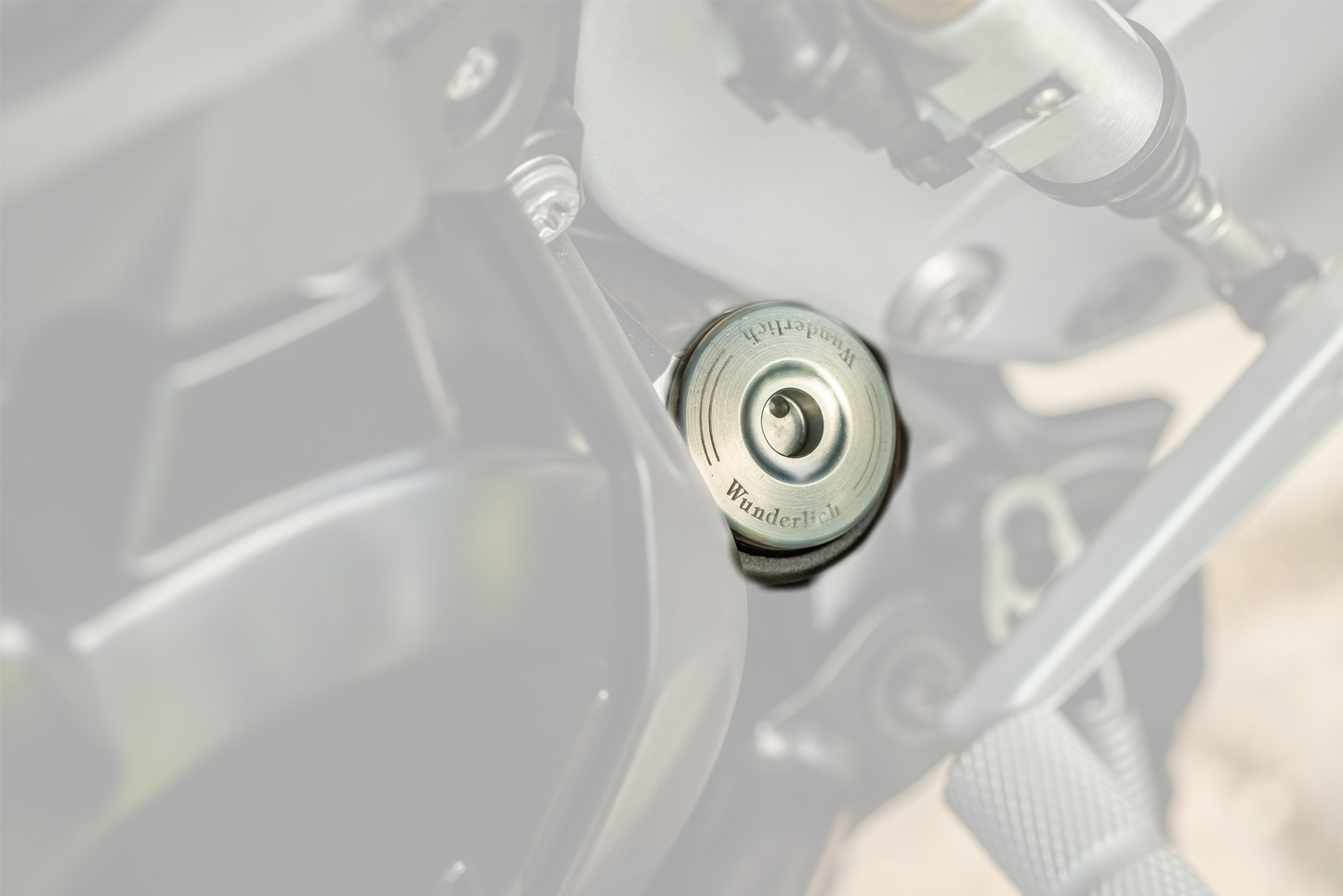 BMW Motorrad Ergonomics - Oil plug