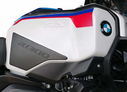 BMW R1300GS Adventure Ergonomics - Tank and Knee Pads