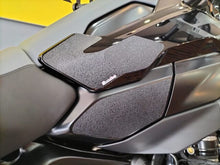 BMW R1300GS Ergonomics - Lower Side Panel