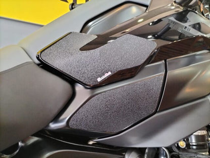 BMW R1300GS Ergonomics - Lower Side Panel