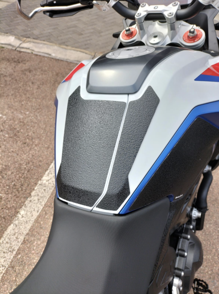 BMW F900GS Ergonomics - Knee Pads