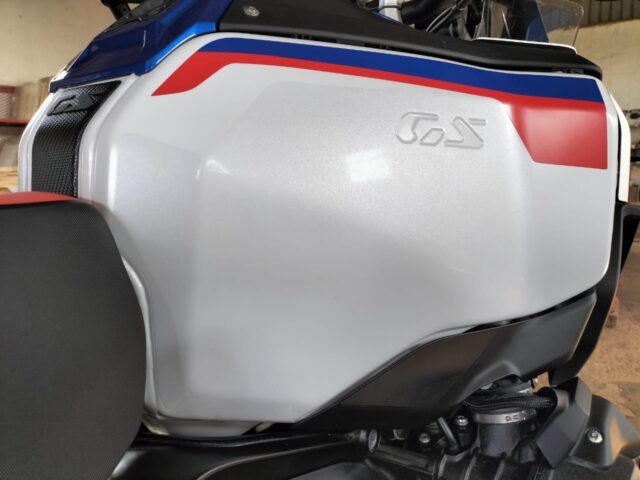 BMW R1300GS Adventure Ergonomics - KNEE PADS Vinyl Clear