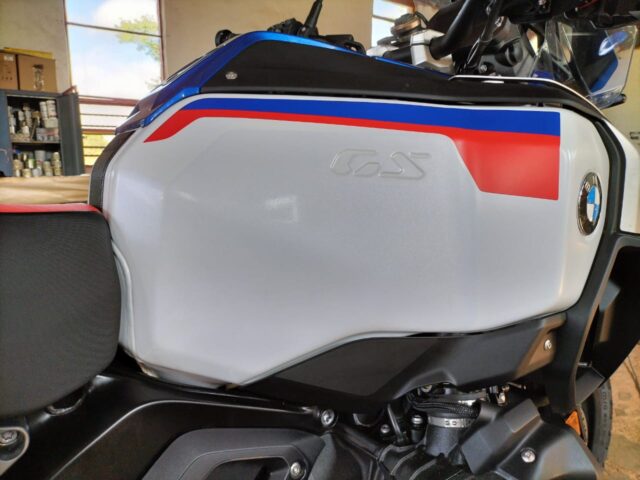 BMW R1300GS Adventure Ergonomics - KNEE PADS Vinyl Clear