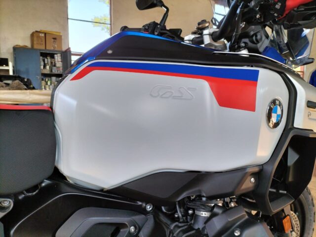 BMW R1300GS Adventure Ergonomics - KNEE PADS Vinyl Clear