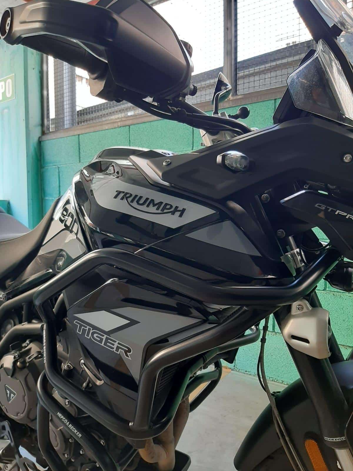 Triumph Tiger 850 & 900 Protection - Guard TANK SOLID