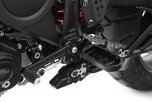 HD PAN America Ergonomics - Lowering footrests