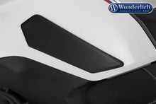 BMW R1250R Ergonomics - Tank Pads.