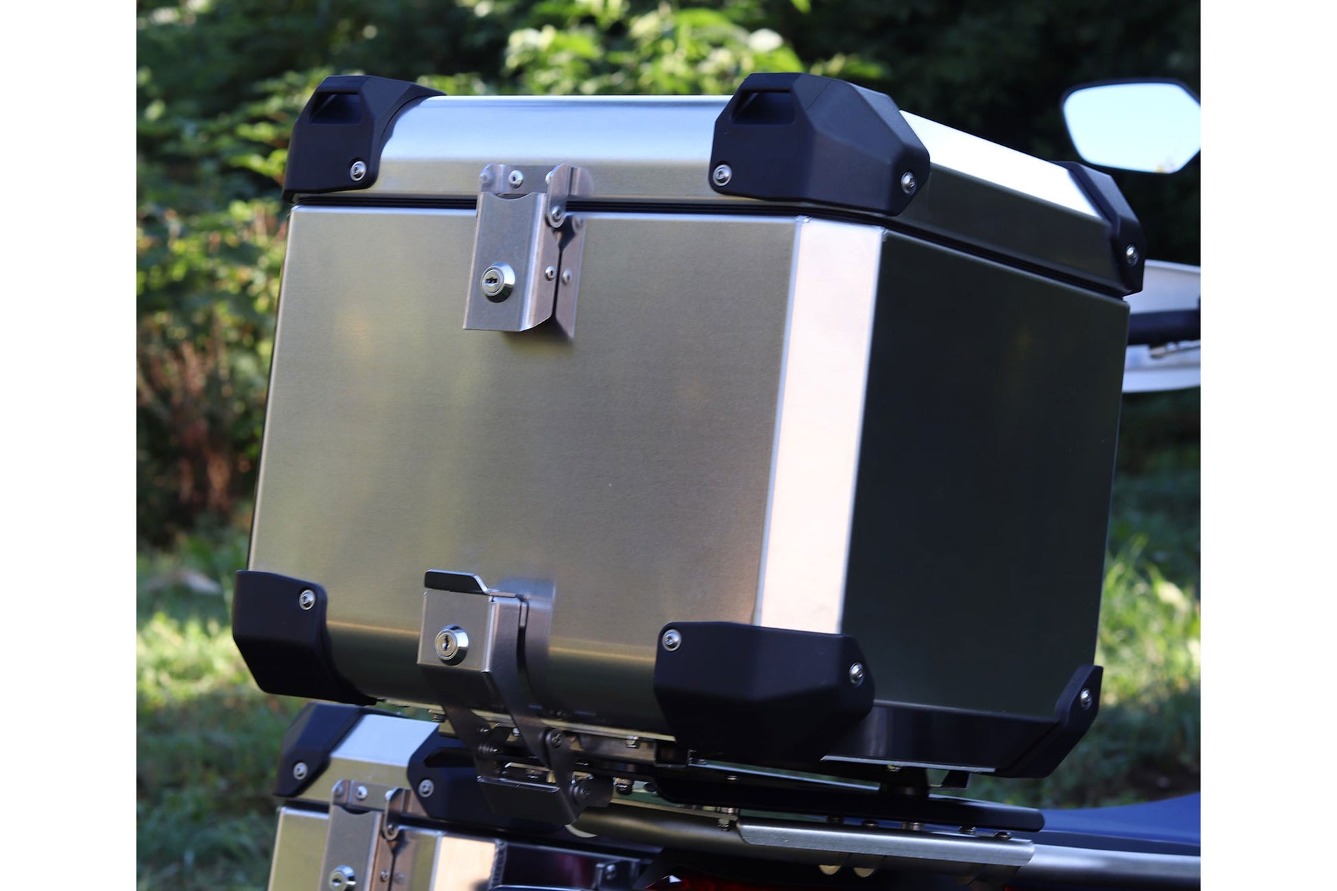 Bumot Luggage - Top Case 43L Defender Evo (Aluminium, Black & Frozen Grey).
